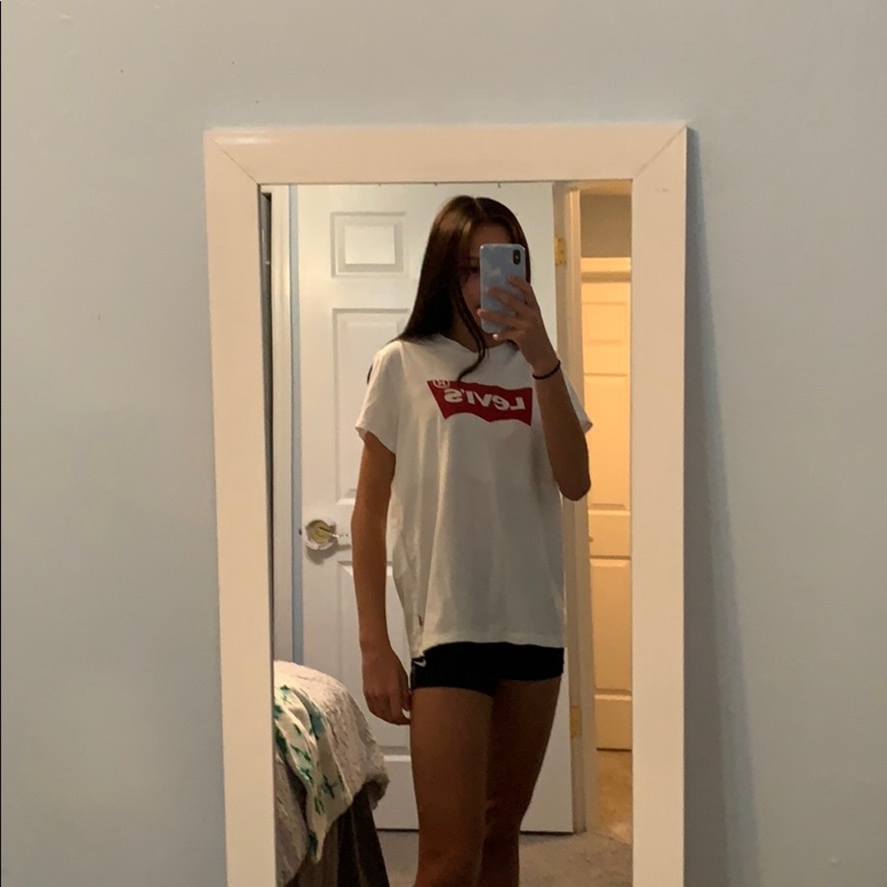 Levi’s graphic tee